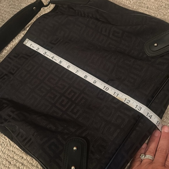 Givenchy Elegant Black Patterned Bag - Picture 15 of 15